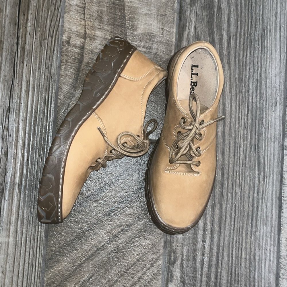 L.L. Bean tan leather shoes